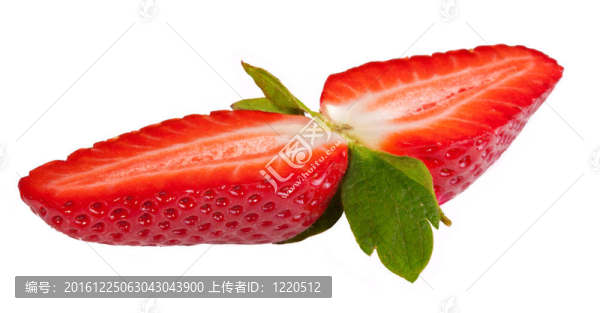 在白色背景上分割新鮮草莓