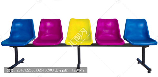 在白色背景上隔離的公共汽車站的塑料椅子