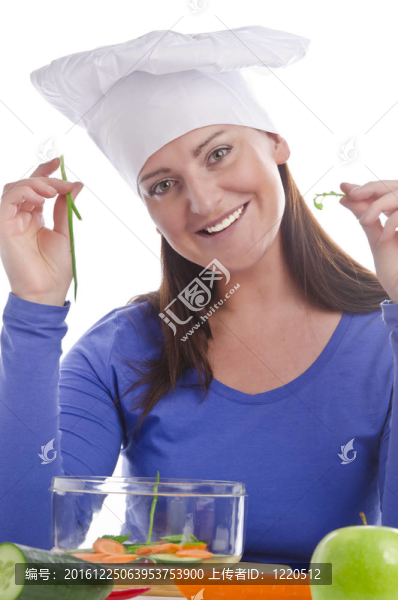 紅辣椒和黃瓜的女人