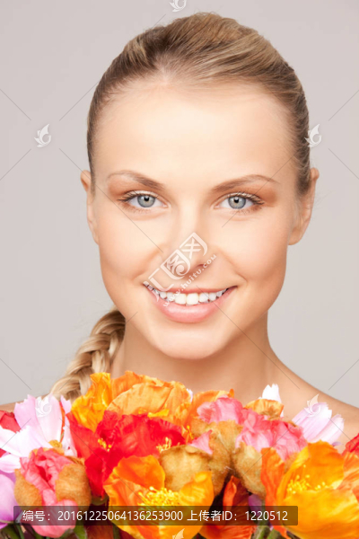 可愛的女人與紅花