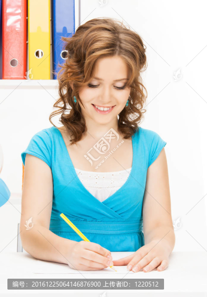 快樂微笑的女人