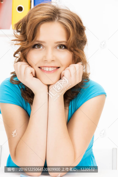 快樂微笑的女人