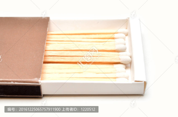火柴盒中的白色頭