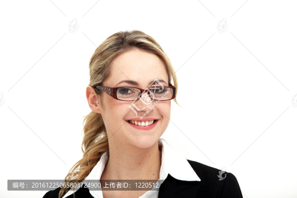 戴著現(xiàn)代眼鏡的微笑女人