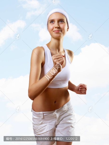 穿運動服的年輕漂亮女人