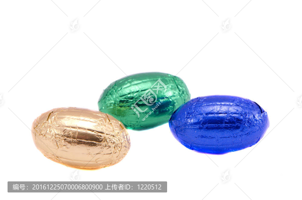 復(fù)活節(jié)巧克力雞蛋箔孤立在白色