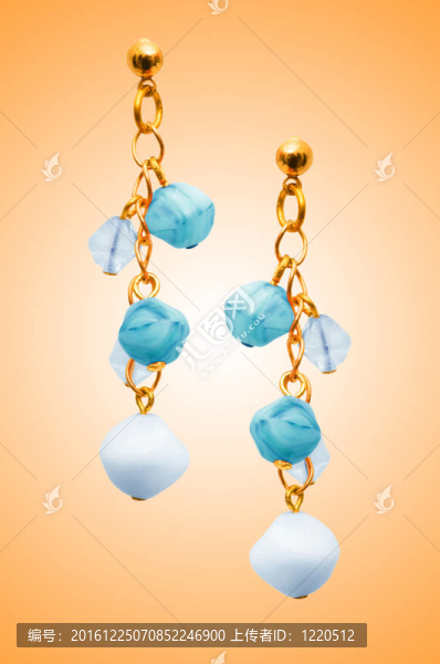 珠寶概念與漂亮耳環(huán)
