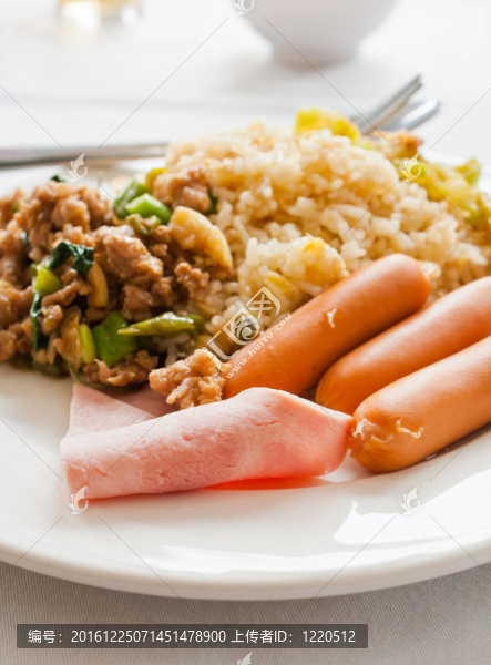 豬肉香腸和火腿Basil,Fried,Rice