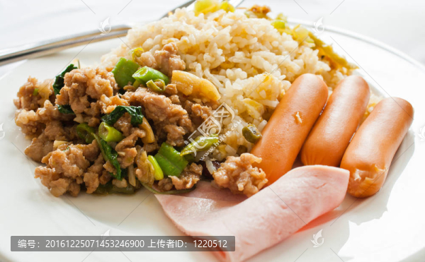豬肉香腸和火腿Basil,Fried,Rice