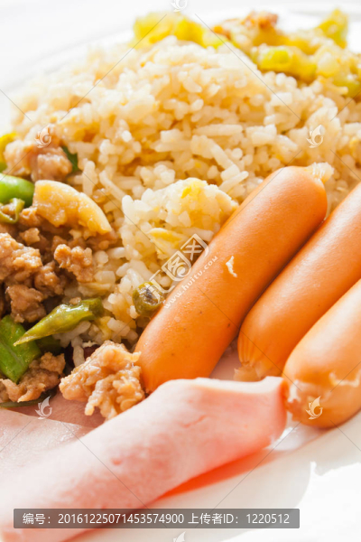 豬肉香腸和火腿Basil,Fried,Rice
