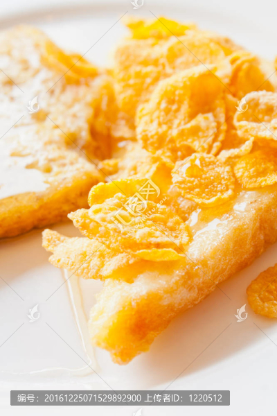 白面包上有蜂蜜的面包