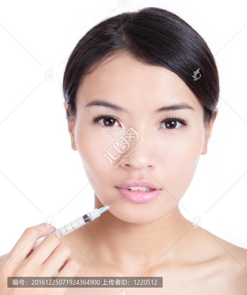 女人接受注射肉毒桿菌的嘴唇