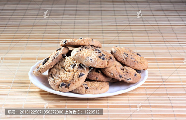 盤子上的餅干