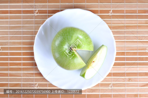 盤子上的蘋果