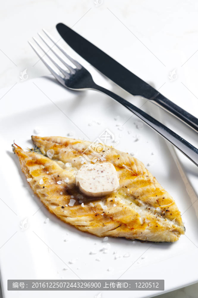 與魚黃油烤鯖魚