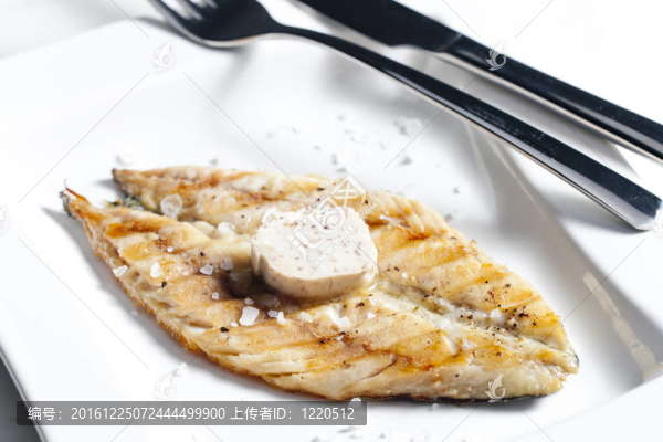與魚黃油烤鯖魚