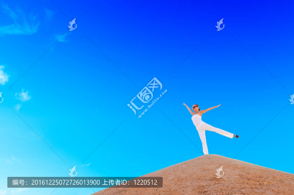 山頂上的女人