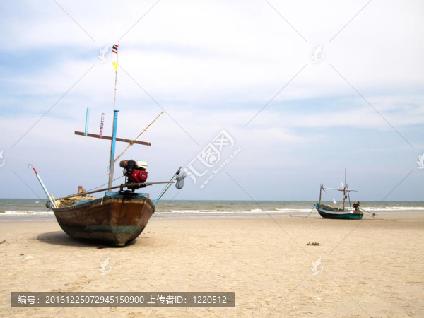 海灘上的船；泰國(guó)華欣；