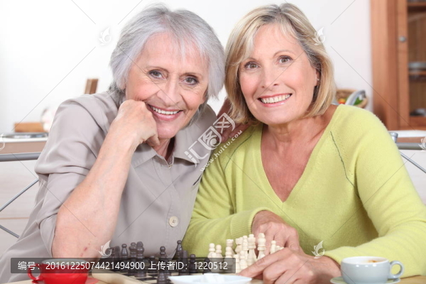 成熟女子下棋