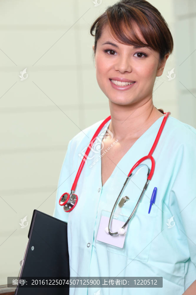 帶夾板的護(hù)士