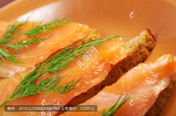 煙熏鮭魚(yú)三明治