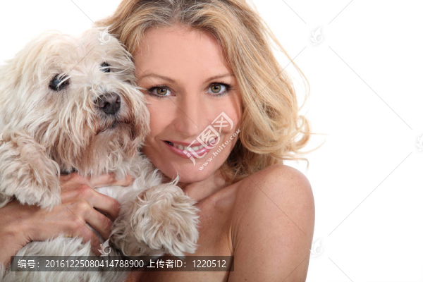 帶狗的中年婦女。