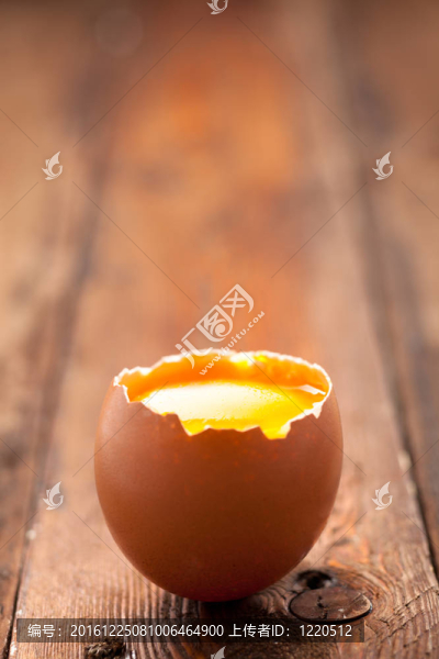 蛋黃蛋殼