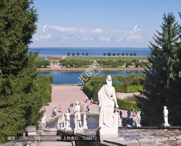 在級聯(lián)金山雕塑；Peterhof。俄羅斯