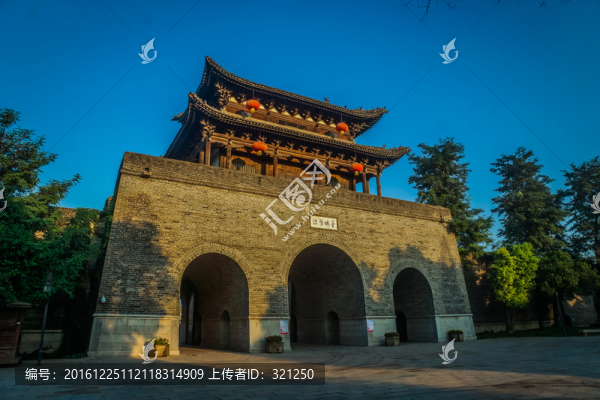 臺兒莊古城城樓風(fēng)光