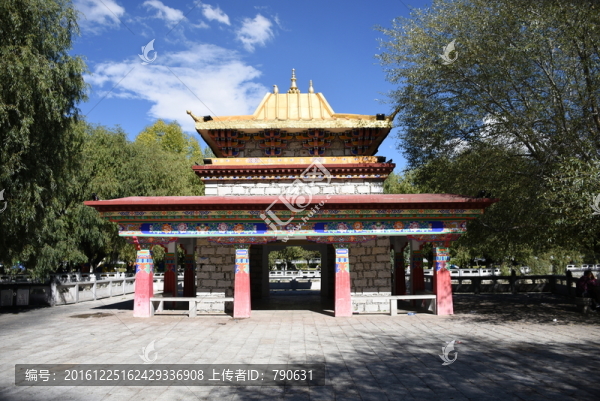 羅布林卡內(nèi)一亭子