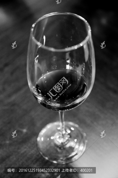 玻璃高腳酒杯