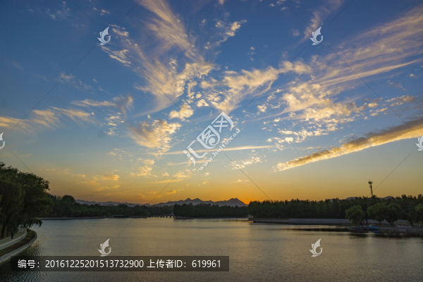 天空晚霞