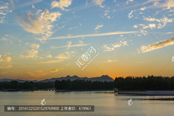 天空晚霞