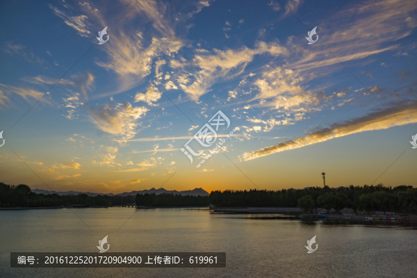 天空晚霞