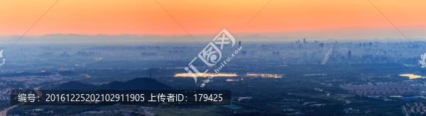 西山遠眺北京城西城區(qū)晨景