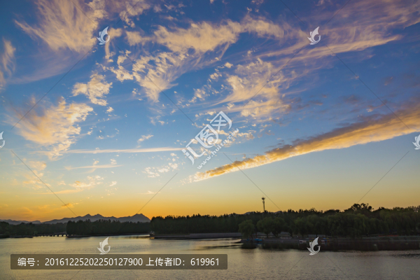 天空晚霞