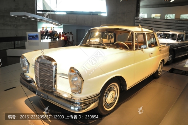 奔馳汽車博物館