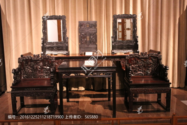 紫檀木翹頭案,扶手椅及方桌