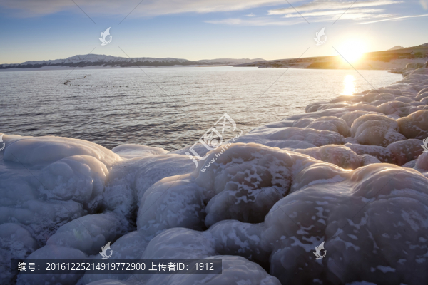 冰湖