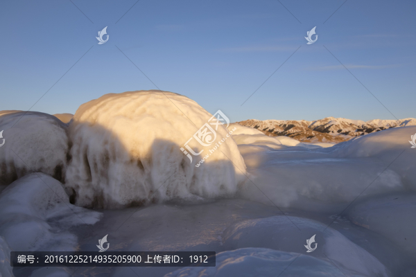 冬天的賽里木湖