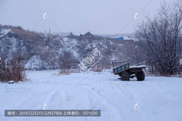 雪中農(nóng)房