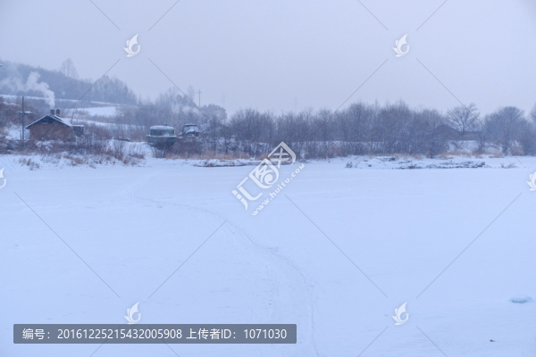雪中農(nóng)房