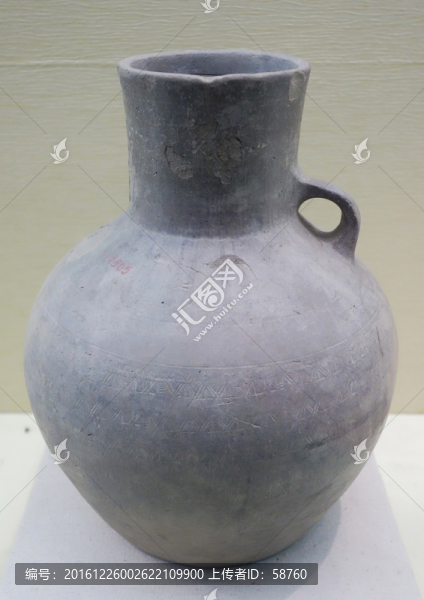 灰陶罐