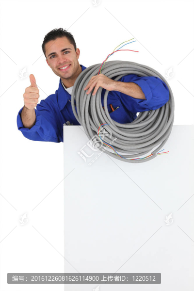 電工長電纜豎起大拇指