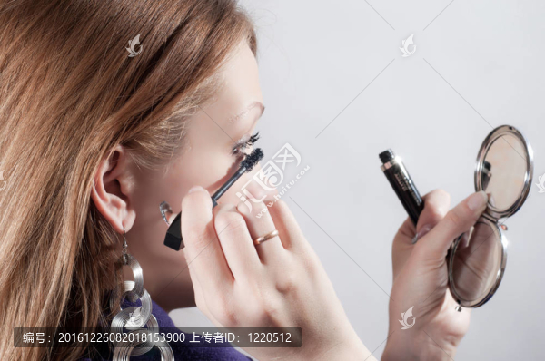 女孩化妝