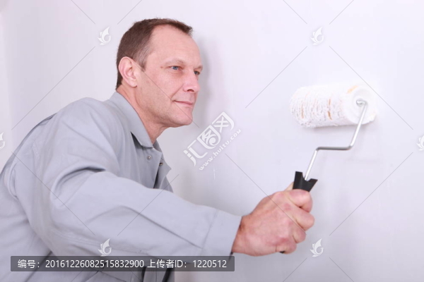 裝飾畫的白墻