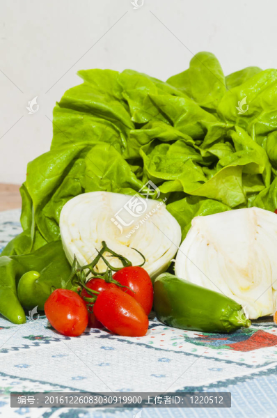 餐桌上的蔬菜
