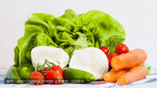 餐桌上的蔬菜