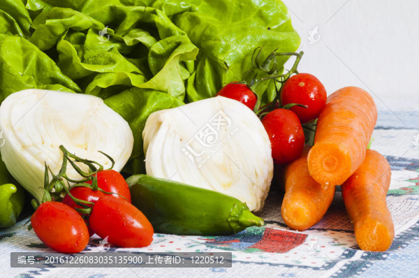 餐桌上的蔬菜