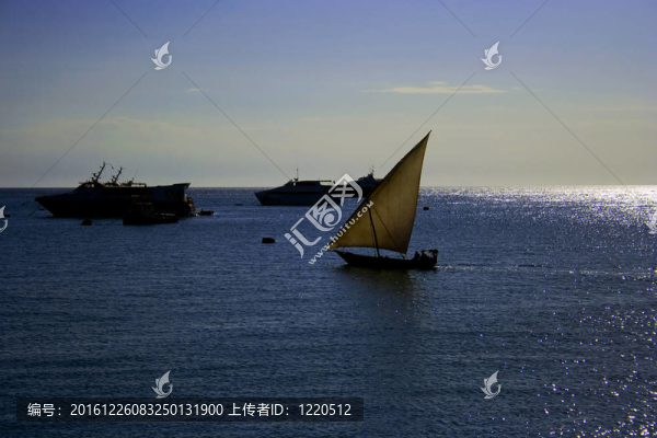 日落時分在石塘鎮(zhèn)港的漁夫和船；在日落的時候，在美國的首都；在日落的時候，在美國的首都；在日落的時候，
